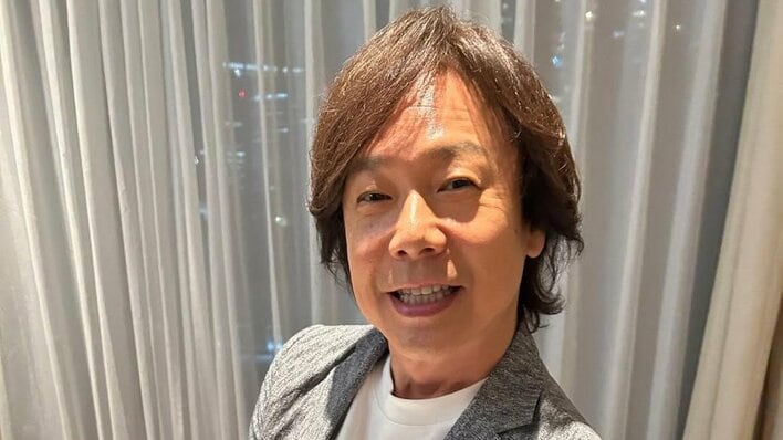 「ついにじぃじに！」佐藤弘道 生まれたばかりの初孫とのツーショット公開！抱っこした姿やいとおしそうに見つめる幸せあふれる様子に「目元似てますね♡」