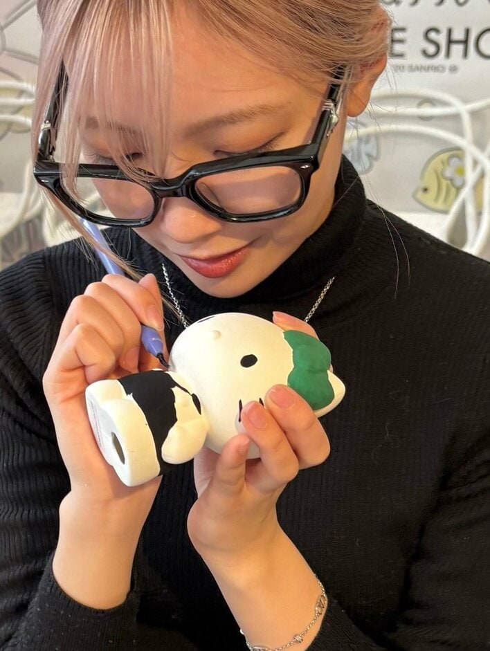 もう天才」NiziU MAYUKA 絵付けしたセンス抜群“オリジナルキティ”に