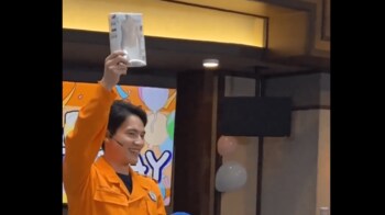 水上恒司 25歳の誕生日プレゼントは“白いパンツ”！ラッキーアイテムを手に笑顔『ブルーモーメント』