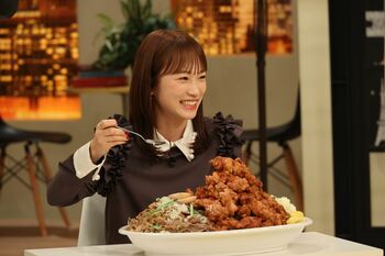 川栄李奈 ローカル町中華のデカ盛りメニューに驚愕「大きい！おいしい！」