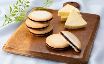 常温お手土産・ギフトで好評のシリーズに新フレーバー「キャラメルチョコサンドクッキー北海道チーズ」新発売