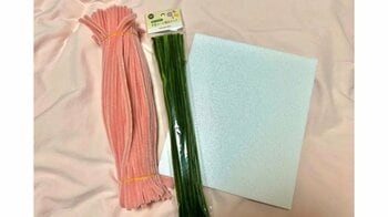 「初めて見た！」モールアートの“手作り弓矢”が大反響！現役芸大生が独学で極めたお花が咲き誇るセンス抜群の作品に「すごすぎて声出た」「天才すぎ」