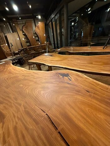 「この木は、どこから来たのか」創業193年の家具店が挑む、半径50km圏内の森の命を救い、使う。“家具のトレーサビリティ”。長野市・松葉屋家具店「日本の山で育った広葉樹一枚板展」2月20日より開催