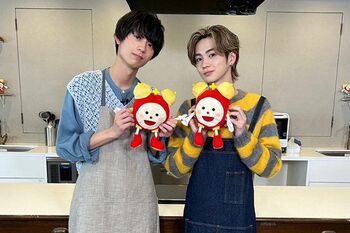 『スタンドUPスタート』吉野北人と水沢林太郎の“はやとら”エプロン姿のオフショット公開