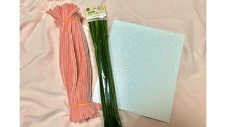 「初めて見た！」モールアートの“手作り弓矢”が大反響！現役芸大生が独学で極めたお花が咲き誇るセンス抜群の作品に「すごすぎて声出た」「天才すぎ」