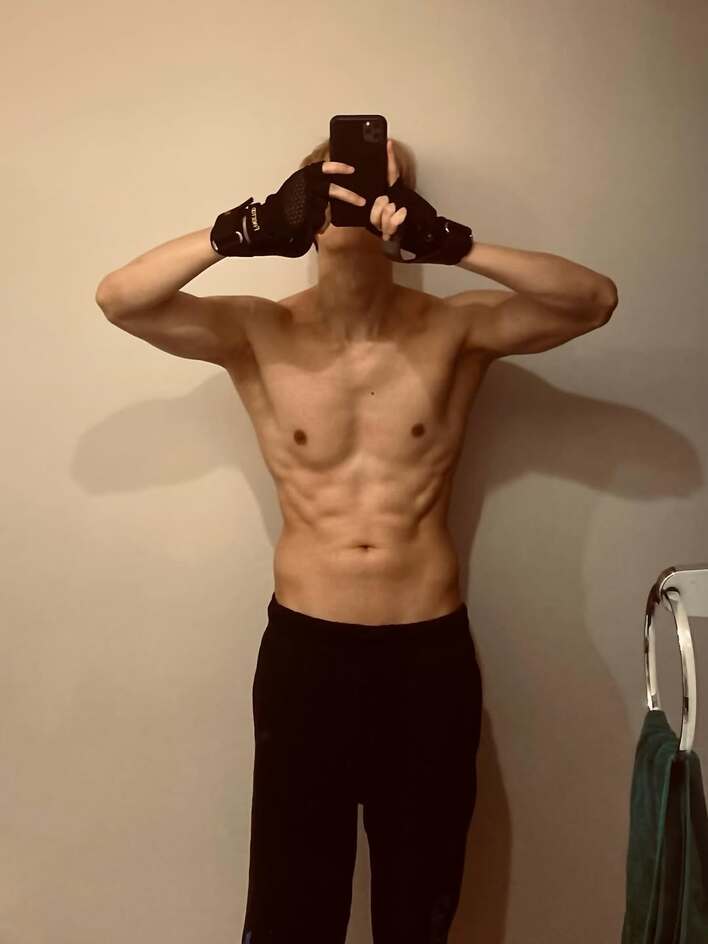 彫刻ですか？」な肉体美 w-inds.橘慶太(39)自宅でバキバキに鍛え上げた