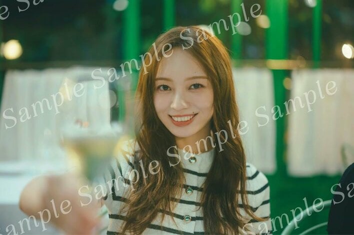 乃木坂46梅澤美波 5年ぶり写真集はイタリアが舞台！ワイン片手に