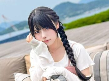 「かわいすぎる」人気インフルエンサー・むめいがエモすぎ広島旅行"映画のヒロイン"のような昭和レトロショット連発にファン歓喜