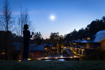 【星のや軽井沢】秋の実りを祝う「シャインマスカットと安納芋の満月パフェ」が新登場！月光に浸る7つの月見「軽井沢 秋月の宴」今年も開催