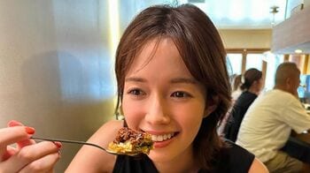 「疲れ飛んだ！」佐藤栞里 バッサリカットでショートにイメチェン！透明感あふれるショットに「最高に似合ってます」
