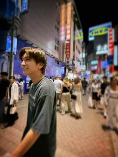 渋谷のど真ん中に！？」岩田剛典 変装なしで夜の渋谷センター街を散策