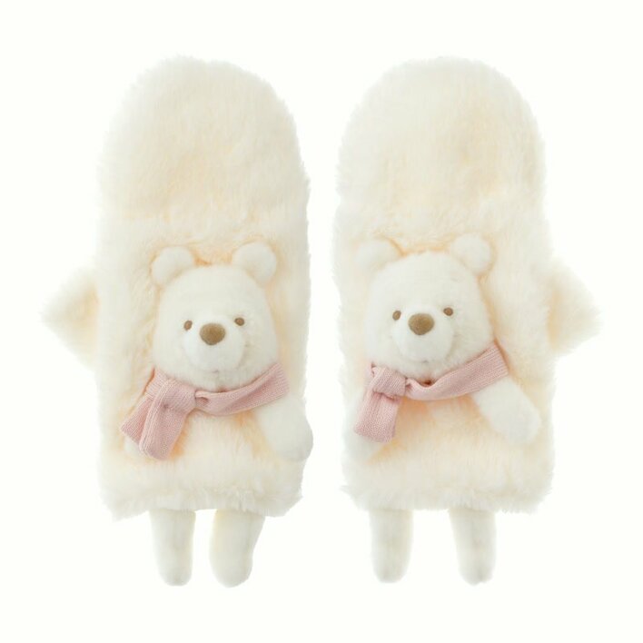 雪で真っ白になったプーさんがかわいすぎる！手袋やぬいぐるみなど