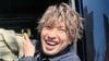 「腹ちぎれる笑」EXITりんたろー。“嫁を絶対に起こしてはいけない”サッカー観戦を公開！妻が背後で眠る中全身で喜びを表現する姿に反響