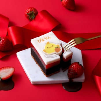 【名古屋駅】ぴよりんと楽しむ、新しいスイーツ体験。ガトーショコラにストロベリーゼリーを重ねた「ぴよりんショコラ＆ストロベリー」新発売