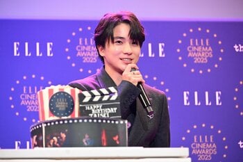 木戸大聖に誕生日ケーキのサプライズ「さっき自分で言ったの恥ずかしい」と照れ笑い！授賞式で吉沢亮、北川景子、出口夏希らに囲まれ祝福【ELLE CINEMA AWARDS 2025】