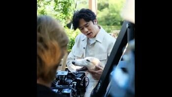 【走ってもエレガント】稲垣吾郎と“愛犬”の休日メイキングに「映画のワンシーンみたい♡」「さわやか過ぎる！」『ぼくほし』