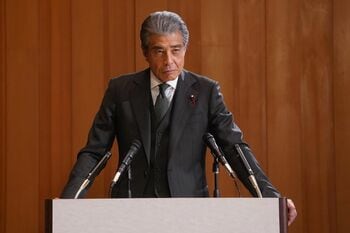 舘ひろしの“政策活動費すべて公開”にネット「カッコいい！」“総理”に推す声も『ブルーモーメント』