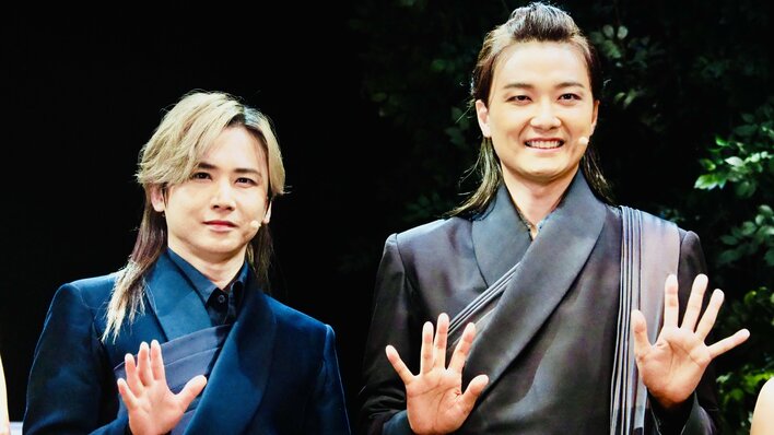 堂本光一 新調した衣装を「ちゃんと布がある（笑）」と紹介！井上芳雄は新たなジャンルの演劇に「こんなはずじゃなかった」と戸惑い！？<br /><br />