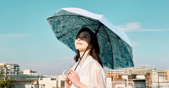 遮光率・UVカット率100%、撥水、耐風設計※のトリプルブロックを実現！晴雨兼用日傘「ハニカム断熱パラソル」新モデルを販売開始
