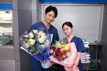 橋本環奈、向井理、宮世琉弥、音尾琢真、許豊凡、内田理央、吉田鋼太郎ら全出演者クランクアップ＆コメント到着『ヤンドク！』