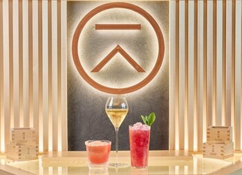 【JWマリオット・ホテル東京】京都発クラフトジンのポップアップバー「季の美ルーム」に夏限定カクテルと野島茂によるスイーツペアリングが登場