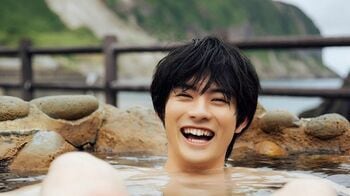 前田拳太郎 大人な雰囲気漂う浴衣姿や露天温泉ショット公開！25歳誕生日を迎えパーソナルブック発売【先行カットあり】