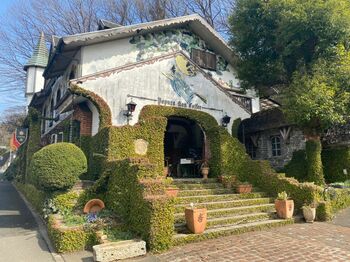 中世の雰囲気の中で“映え”メニューが楽しめる！八王子の喫茶店「パペルブルグ」をご紹介！『純喫茶に恋をして』ロケ地