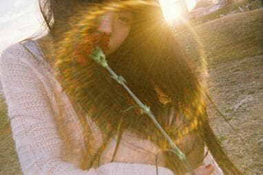 アイナ・ジ・エンド 初写真集で親友が撮り溜めた“素顔”公開「実は変顔