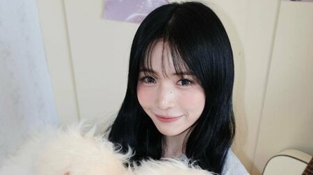 NiziU・MAYA ミニスカ×へそ出しコーデで抜群のスタイル披露！ロング&ショートヘアで魅力爆発「天使のよう」「天才過ぎるよ！」