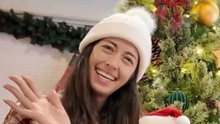 森泉 豪華自宅に飾った”センス抜群”手作りクリスマスツリーを披露！母と7歳娘とデコレーションを楽しむ姿に「海外のアットホームなおうちみたい」