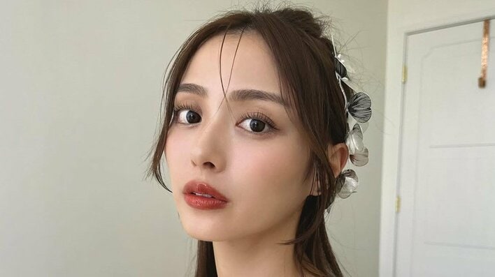 内田理央 真っ白なウェディング姿を披露!美デコルテ際立つ優美なショットで「楽しい時間だったー!」