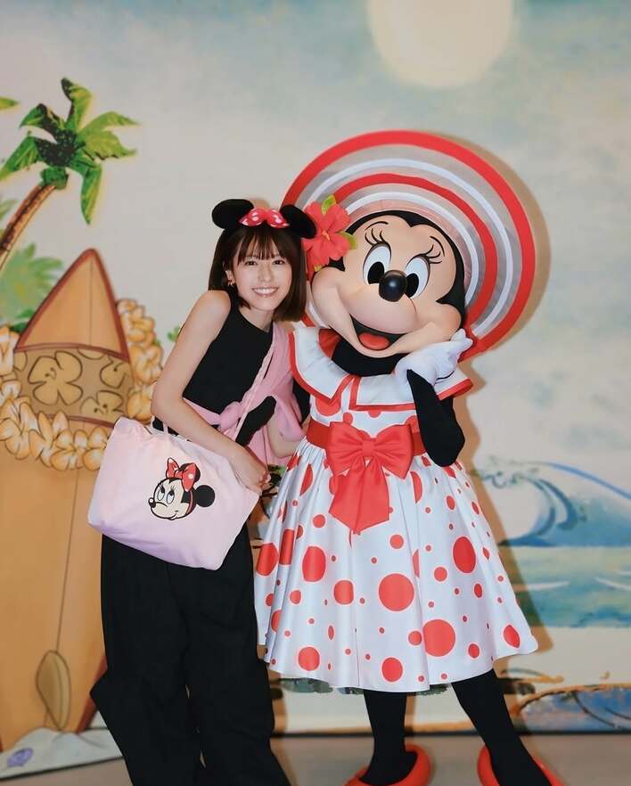 ほぼ一人ディズニー”若槻千夏 娘に別行動提案されシンデレラ城で