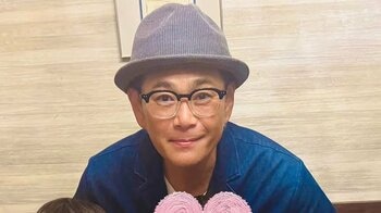 「眩しいhappyがあふれてます」ココリコ遠藤章造 息子2人顔出しの家族4ショットを披露！銀座ディナーで妻の誕生日をお祝い