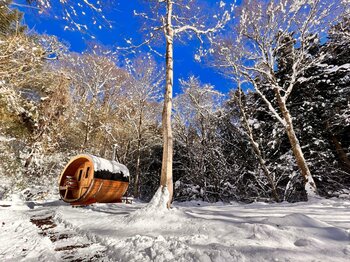 最高のリトリートを体験できる THE FIVE RIVERS FINE GLAMPING 群馬 白沢　白銀の世界で雪中サウナ　寒暖差100℃超え”雪でととのう”冬体験