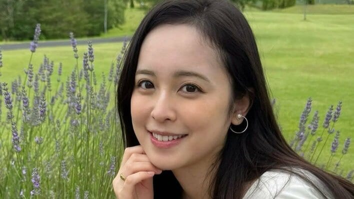 久慈暁子 生後2ヵ月娘と地元・岩手に帰省！ギュッとママをつかむ小さなおててに「ベビーちゃん可愛い」「お母さんの顔になりましたね」