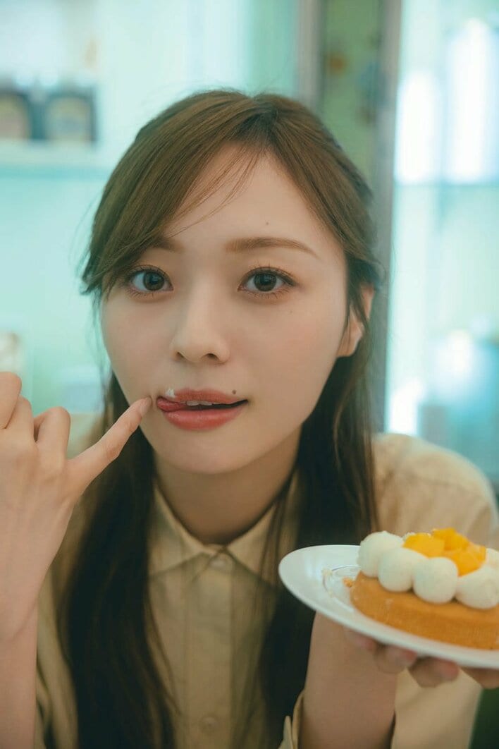 乃木坂46梅澤美波 5年ぶり写真集はイタリアが舞台！ワイン片手に