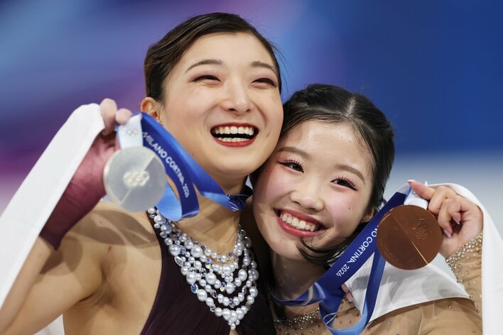 固定職人かおちゃん爆誕”シーンが話題！坂本花織 表彰台を“ある技”の