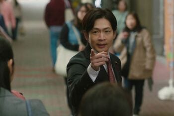 松下洸平がクセの強い政治家役への思いを語る「振りきって演じているので、こんなにやって怒られないかな？と思う瞬間もあります（笑）」『銀河の一票』