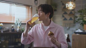 宮沢氷魚にとってビールとは「スイッチを切り替える大事な一杯」