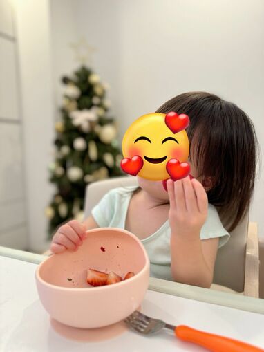 ツッコみどころ満載？梶裕貴 “奥さん似”2歳娘のもぐもぐショット