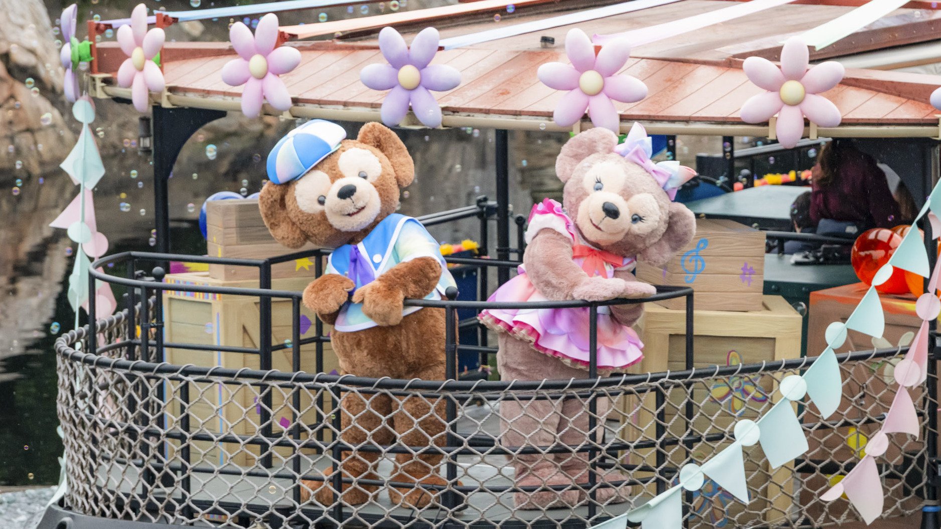 ダッフィーたちのカラフル衣装に注目！ 東京ディズニーシー