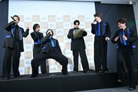 MATSURI 特技を同時披露するカオスな就任式 30秒で描いた絵のウマさにファン騒然  小野寺は“キュート”なポーズ3連発