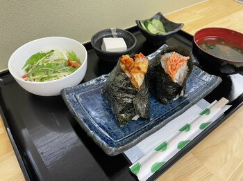 県産米×有明海苔の“握りたて”を熊本・月出で。おむすび処 ひらた、2月の月替わりは長崎名物「雲仙ハム」