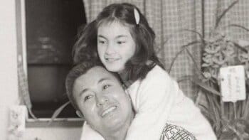 梅宮アンナ 父・辰夫さんとの“一番思い出深い写真”は？幼少期ハグ、成人式の家族ショット、病床でOKサイン…“思い出写真集”で命日しのぶ