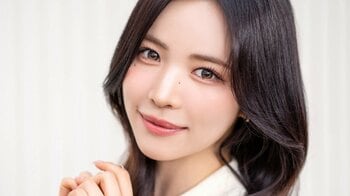 「本当に奇跡」NiziU MAYA 内向的な自分を歌手へと導いた出来事を明かす 自然体でいるために欠かせないのは“音楽”