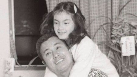 梅宮アンナ 父・辰夫さんとの“一番思い出深い写真”は?幼少期ハグ、成人式の家族ショット、病床でOKサイン…“思い出写真集”で命日しのぶ