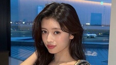 NiziU・RIMA ぱっつん前髪のイメチェンショットを公開！ウエストちらりコーデやわんこに寄り添った姿に「世界一だよ」「もう反則なのよ！」などとファン歓喜