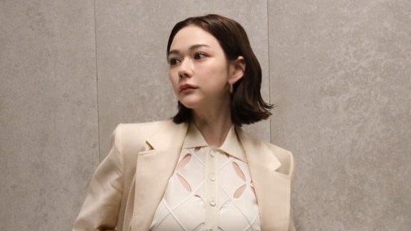 村重杏奈「3キロ落とした」曲線美際立つ黒ドレス姿を公開し減量報告も…まさかの“涙な展開”に！？大人な衣装姿に「シュッとした感」と反響