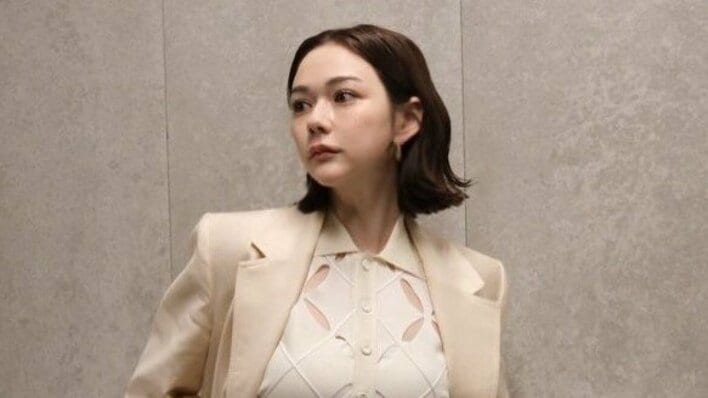 【画像10枚】「シュッとした感ハンパないっすよ！」村重杏奈が3キロ減量した姿で撮影した黒ドレス姿などのコーデの数々を見る