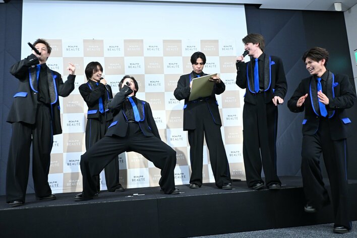 MATSURI 特技を同時披露するカオスな就任式 30秒で描いた絵のウマさにファン騒然  小野寺“キュート”なポーズ3連発